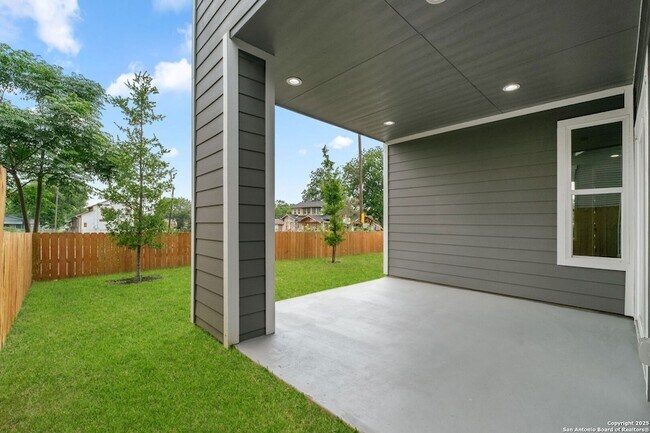 Building Photo - 420 Dreiss St
