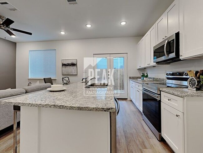 Building Photo - $1699! 3Bed/2Bath In Forest Hill! End of S...