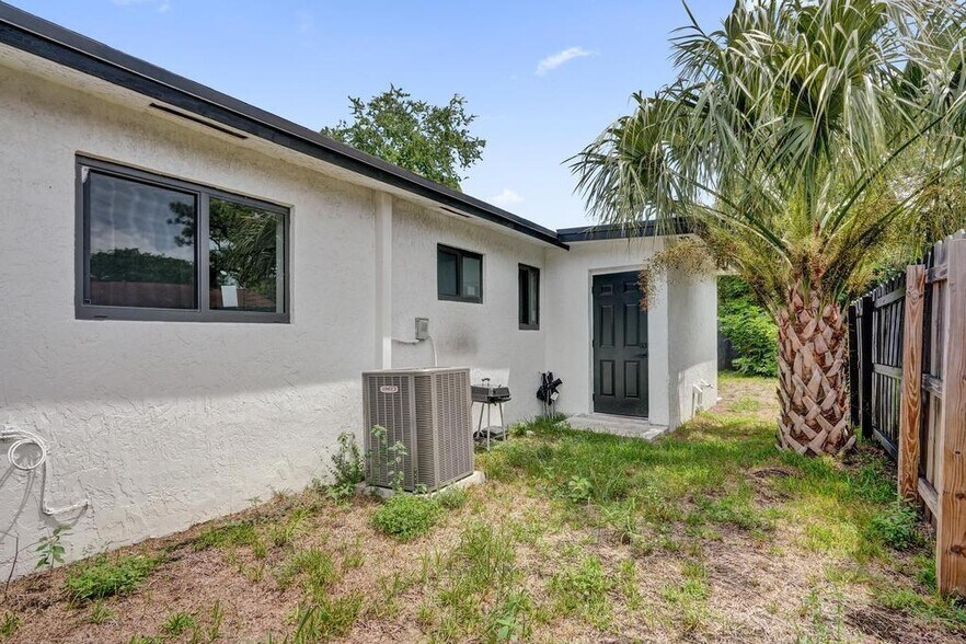 Building Photo - 1810 NW 9th St