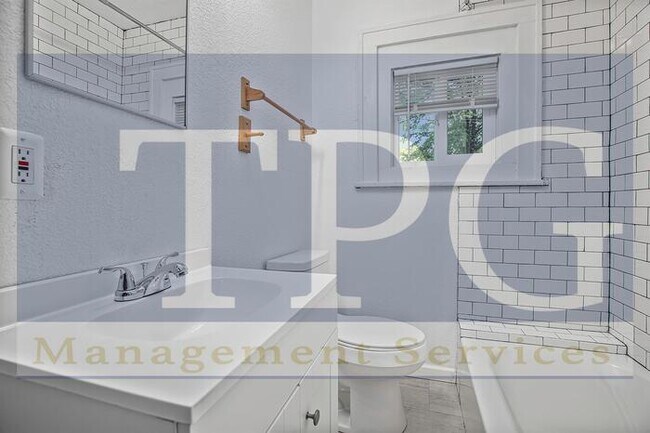 Building Photo - 1825 E 67th St