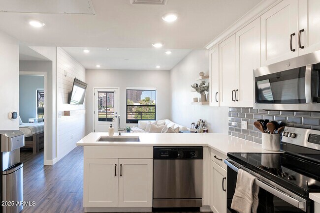 Building Photo - 475 N 9th St