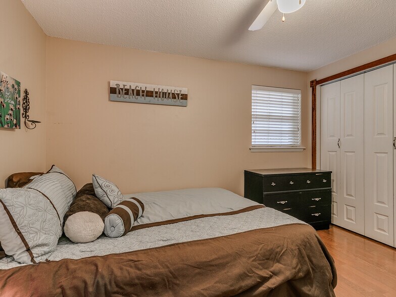 Building Photo - 1548 Bradley Pl