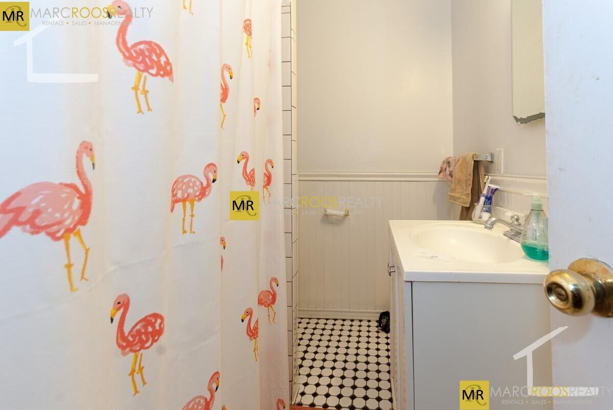 Building Photo - 76 Egmont St