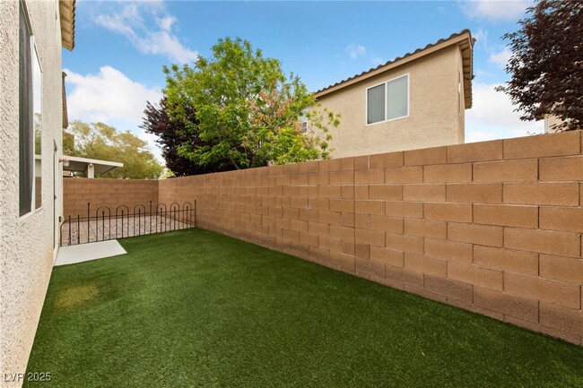 Building Photo - 10966 Sardinia Sands Dr