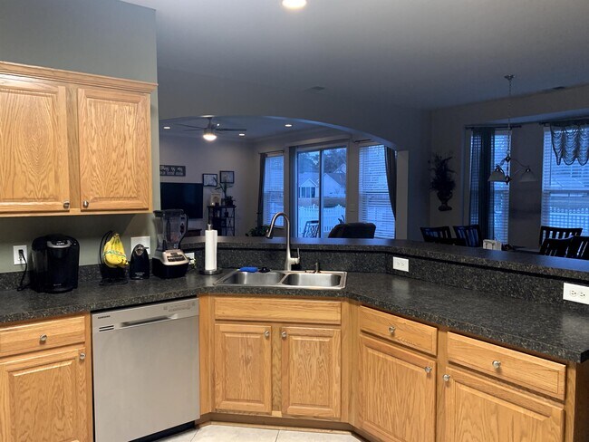 Building Photo - 717 Gazania Ln