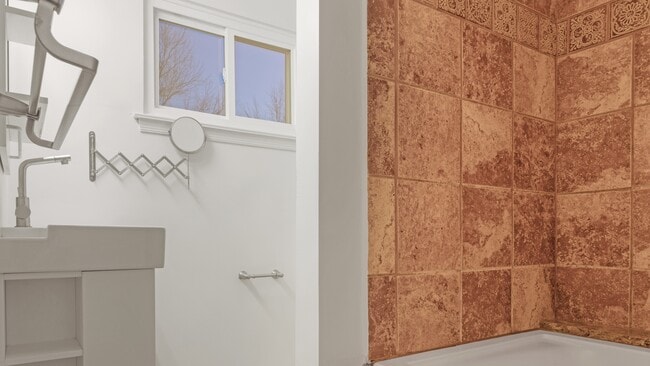 Building Photo - 3210 Kennedy Rd