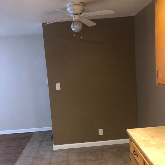 Dinette - 2715 Joseph Ave