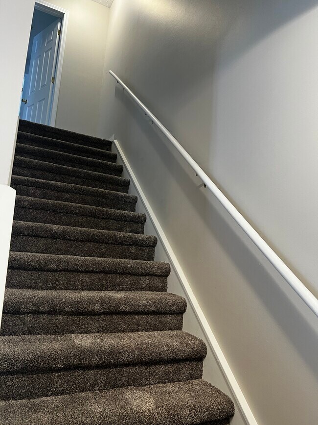 Building Photo - 5010 Delray Dr