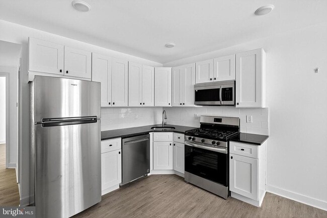 Building Photo - 1650 W Cheltenham Ave