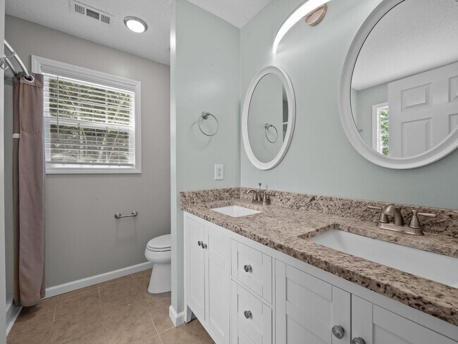 Building Photo - 305 Appaloosa Ct