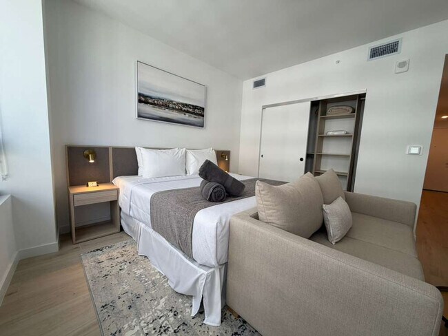 Building Photo - 225 N Miami Ave