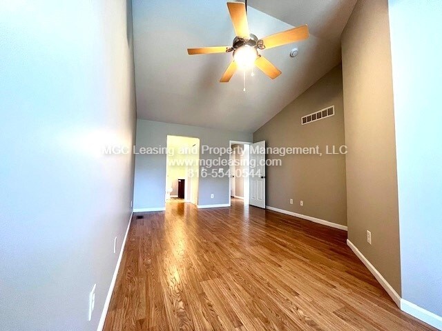 Building Photo - 8426 N Ava Ave