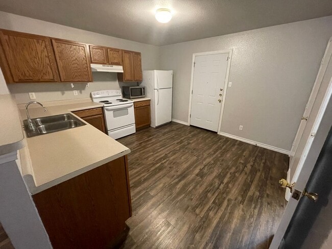 Building Photo - 24 Bratton Dr