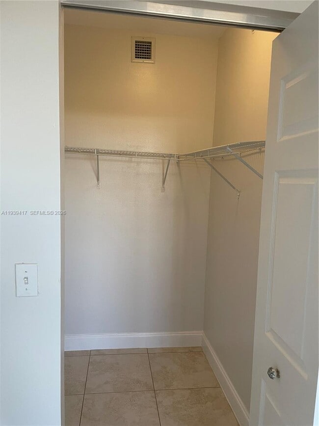 Building Photo - 2030 Douglas Rd