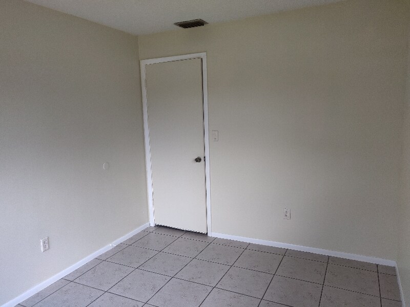 Building Photo - 1737 Vivian Ct