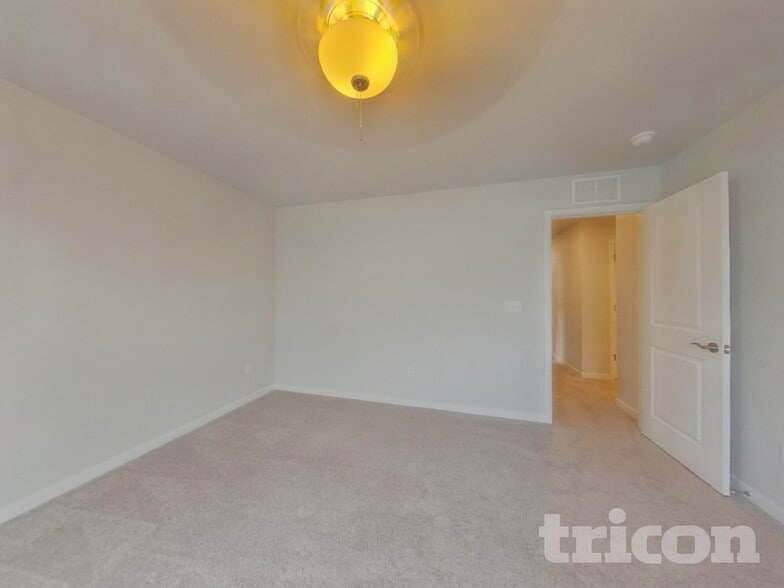 Building Photo - 2214 Flower Blossom Ave