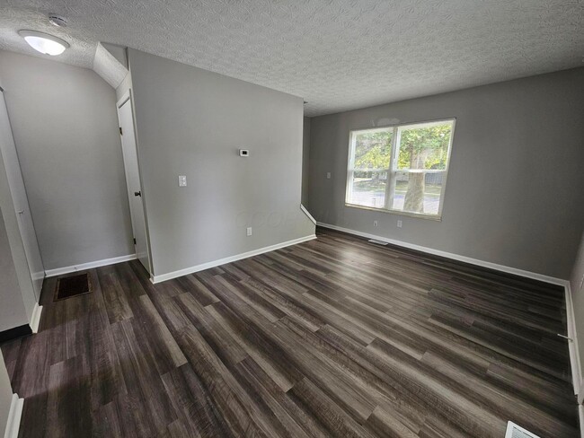 Building Photo - 2084 Brookfield Rd