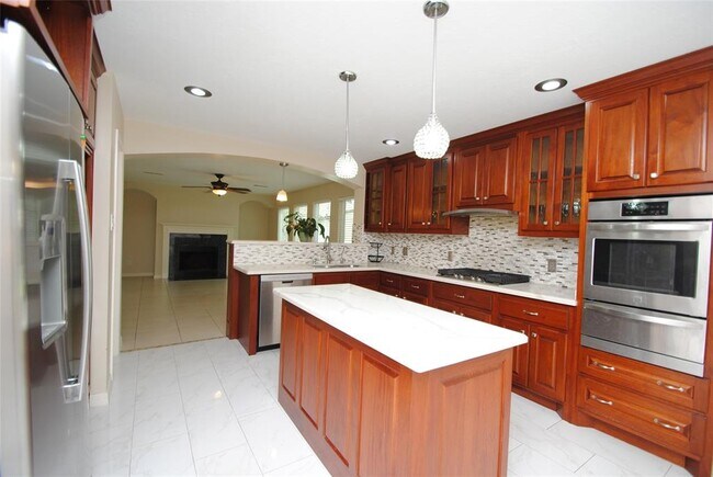 Building Photo - 17110 Fairway Glen Ct