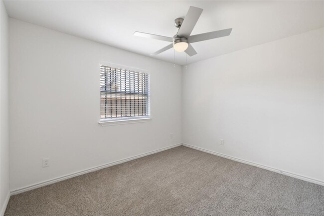 Building Photo - 9903 Roxanna Dr