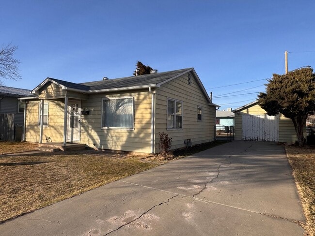 Building Photo - 2 Bed 1 Bath House W/A Garage for Storage!!!!!!