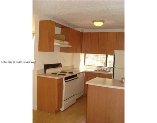 Building Photo - 17021 N Bay Rd