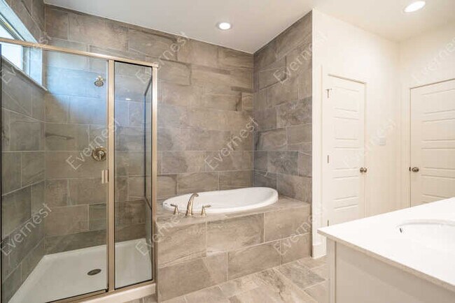 Building Photo - 2312 Ringstaff Rd