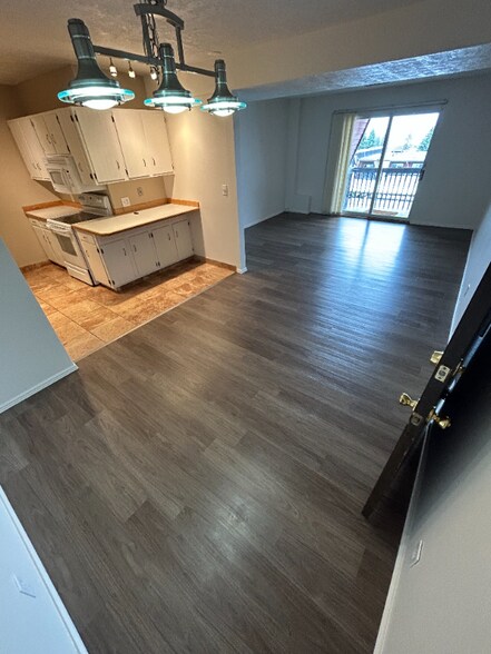 Building Photo - 300 14th Ave S