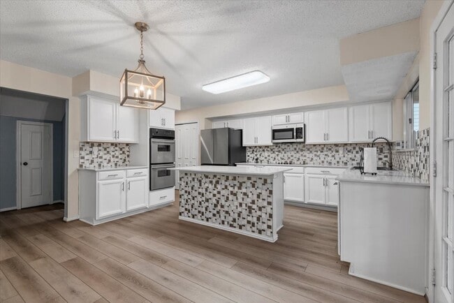 Building Photo - 13022 Hollow Brook Dr