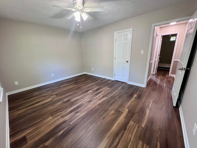 Building Photo - 4862 Valley Dale Dr SW