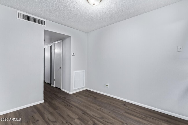 Building Photo - 5871 N 47th Dr