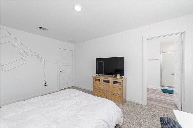 Building Photo - 12315 Churchill downs Dr