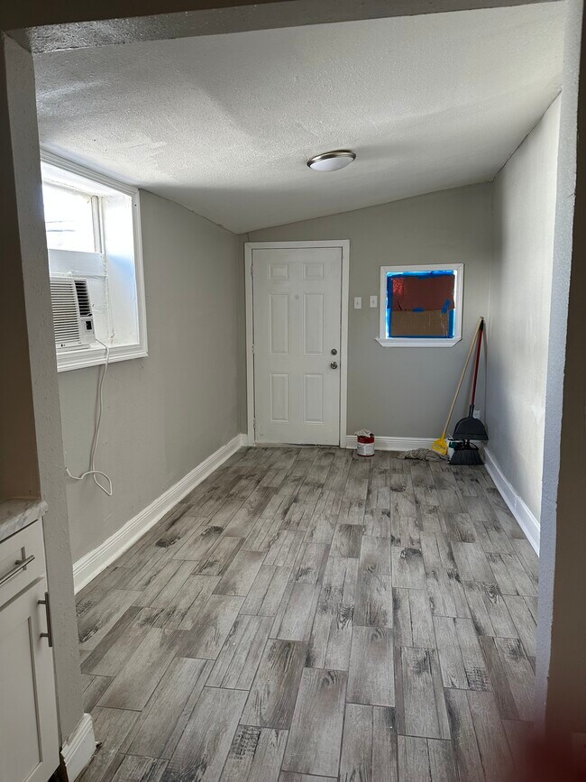 Building Photo - 1500 Spain St