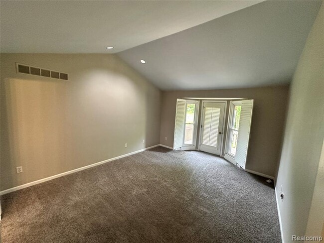 Building Photo - 28240 Golf Pointe Blvd