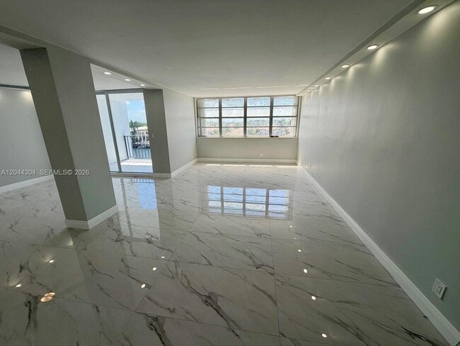 Building Photo - 1400 S Ocean Dr