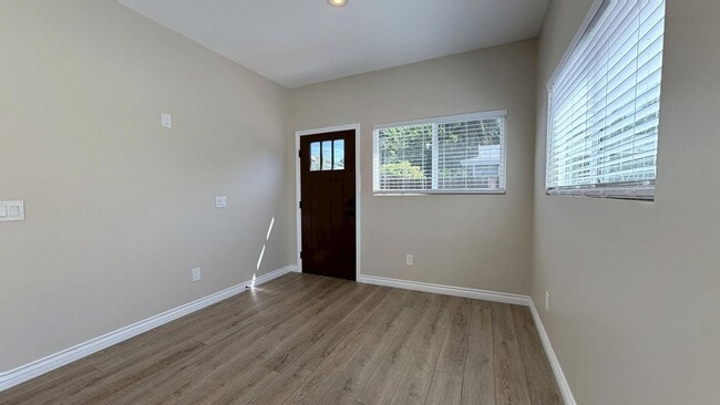 Building Photo - 1018 College Ave