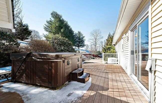 Building Photo - Single Family Home in Established Green Valley community available March 1st!