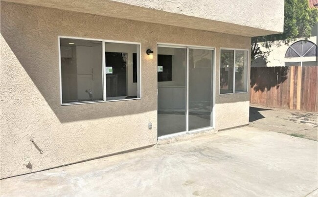 Building Photo - 4269 Hillcrest Dr