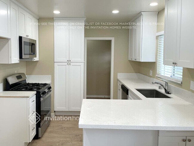 Building Photo - 2882 David St