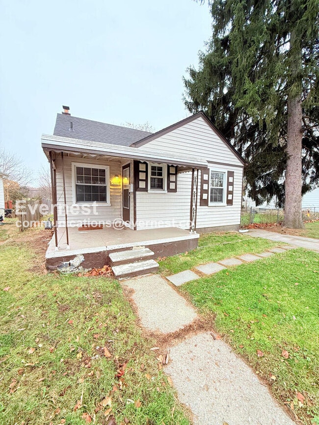 Building Photo - 25337 Ivanhoe Ave