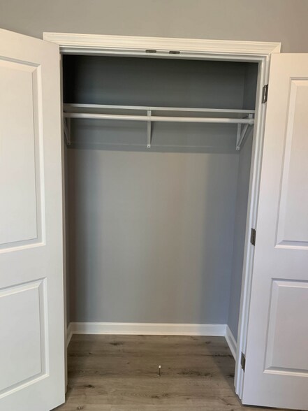 Building Photo - 517 S 42nd St