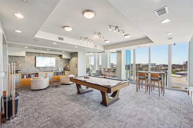 Building Photo - 777 N Ashley Dr