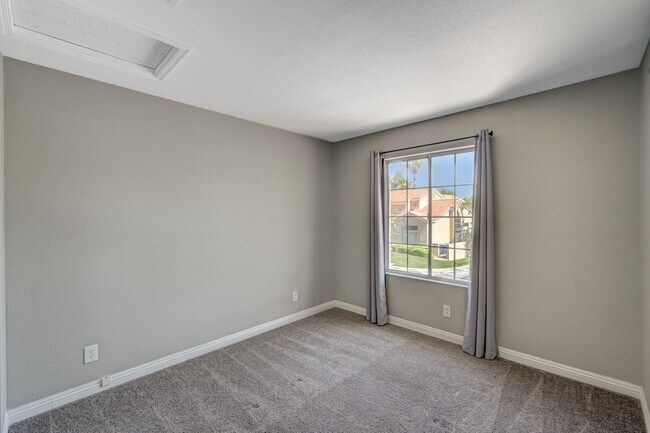 Building Photo - One-of-A-Kind 2 Story, 3 Bedroom with 3 Full Baths Home in the Heart of Summerlin!