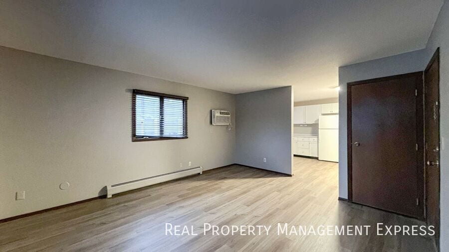 Building Photo - Spacious 1 Bedroom Apartment