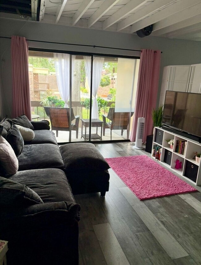 Building Photo - Cute Studio in the heart of Tampa