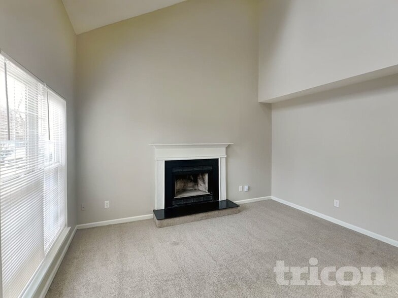 Building Photo - 11123 White Stag Dr