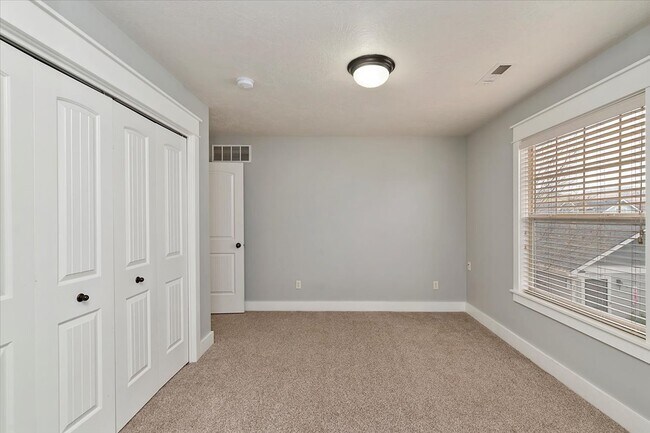 Building Photo - 12722 N 9th Ave