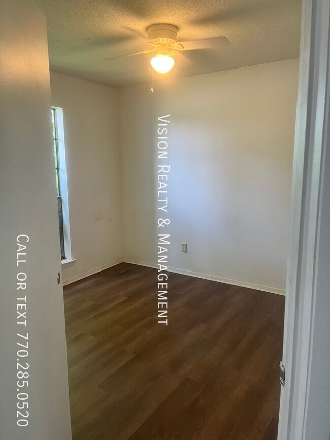 Building Photo - 1024 N Gap Loop