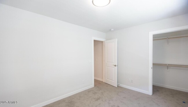 Building Photo - 1850 N 51st St