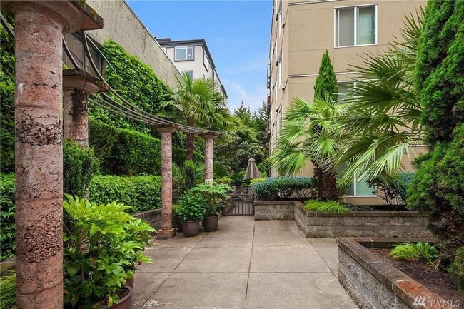 Building Photo - Stylish 1-Bedroom in the Heart of Capitol ...