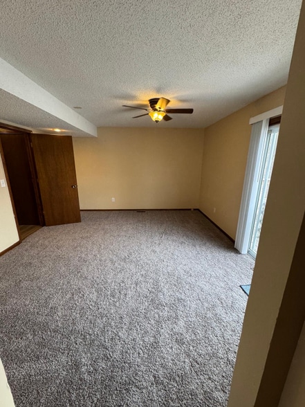 Building Photo - 1414 E Mart-Way Cir